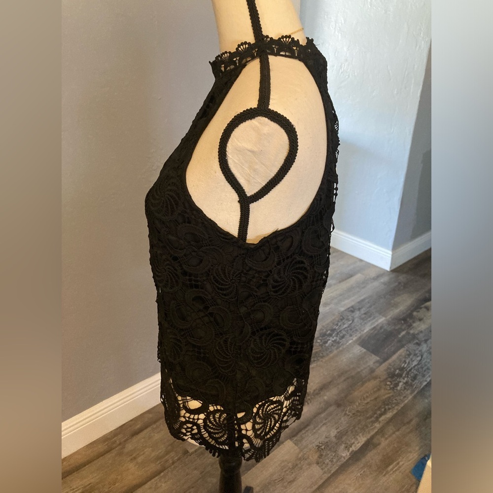 Ultra Pink Embroidered Lace tank top - Picture 6 of 14
